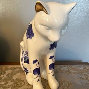 Gorgeous Ceramic Cat Decor with Floral Accents